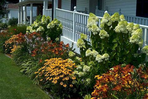 Awesome 70 Beautiful and Creative Flower Bed Desgin Ideas for Garden https://homespecially.com ...