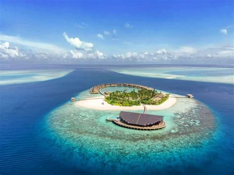 A Luxury Guide to Island-Hopping Through The Maldives