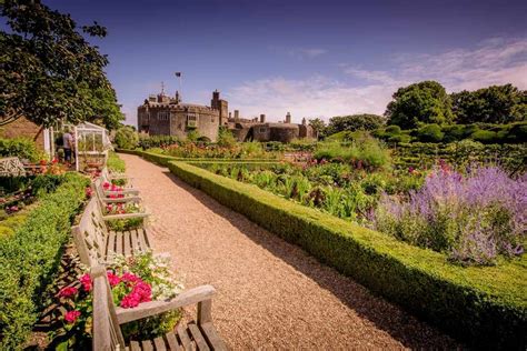 Walmer Castle & Gardens 2-for-1 entry - BBC Gardeners' World Magazine