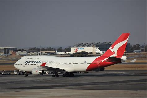 Last Qantas 747 jet says goodbye with ‘flying kangaroo’ in sky – Wall Street Insider