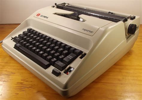 oz.Typewriter: The Brother 1413-Remington 713 'Compact' Electric Typewriter