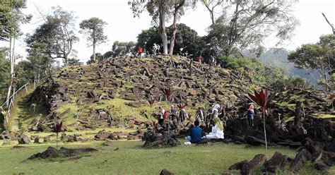 ~: Gunung Padang Megalithic Site, Karyamukti, Cianjur