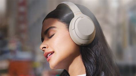 10 Best Wireless Headphones For Small Heads 2023