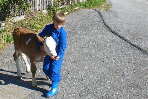 21 Amazing Pictures Of Children Playing With Their Pets