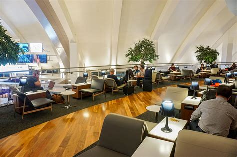 The Lounges You Didn’t Know You Could Use on Domestic Flights - The ...