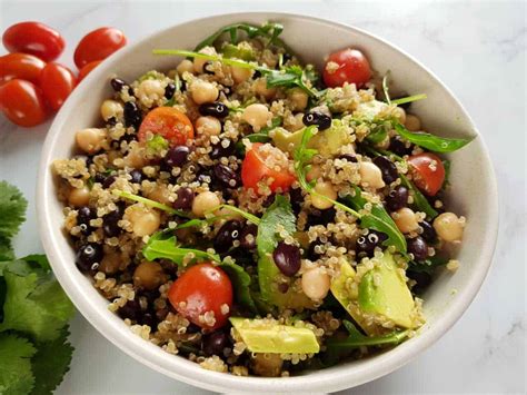 Quinoa salad with black beans, chickpeas and avocado | Hint of Healthy