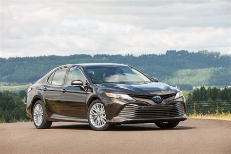 2018 Toyota Camry XLE Hybrid: Forget What You Think You Know About Camry [Review] - TFLcar