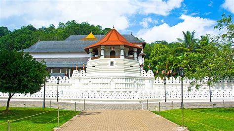 Tooth Relic Temple Kandy | Sri Lanka Holiday Packages