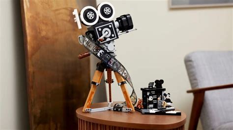 LEGO Pays Tribute to Walt Disney With an Epic Film Camera Set – Review Geek