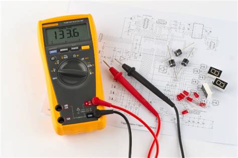 How to Use a Voltmeter the Easy Way