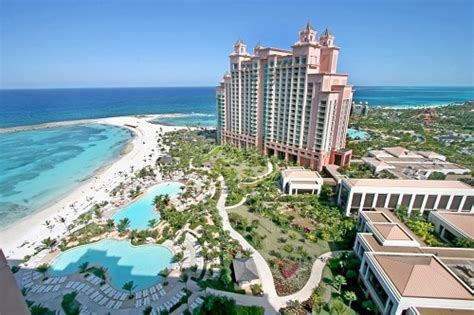 aerial view of atlantis resort and beach in nassau bahamas