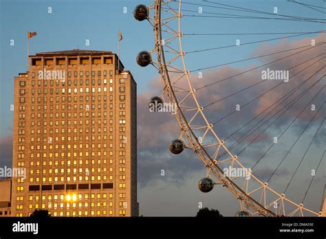 The london eye at sunset hi-res stock photography and images - Alamy