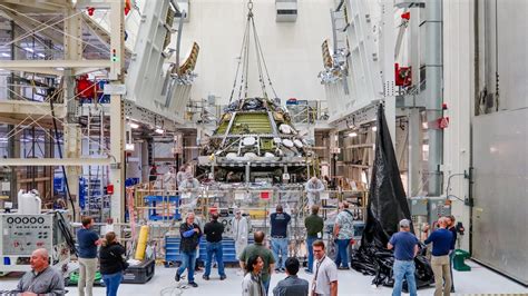 Artemis 2 Orion spacecraft comes together ahead of 2024 moon mission (photos)