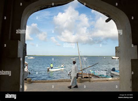 Lamu waterfront, Lamu Archipelago, Kenya Stock Photo - Alamy