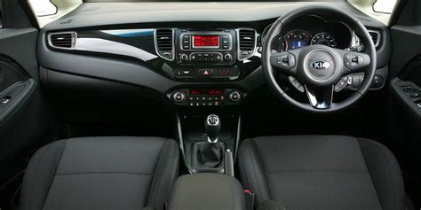 Kia Carens Interior & Infotainment | carwow