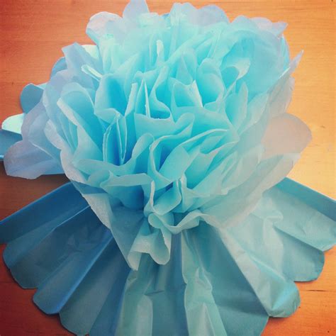 Tutorial- How To Make DIY Giant Tissue Paper Flowers - Hello Creative Family