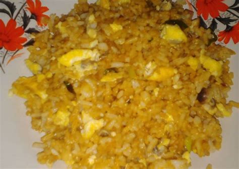 Resep Nasi goreng orak-arik telur dan jamur merang cincang oleh Mawar MWR_kitchen - Cookpad