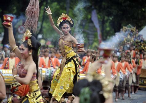 holidays and festivals in indonesia 9 ways to celebrate new year's eve ...