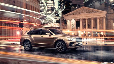 Bentley Bentayga Plug-In Hybrid | 2021MY | Front Three-Quarter