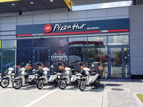 Pizza Hut Delivery openes new unit in Brasov after EUR 280,000 investment - Business Review