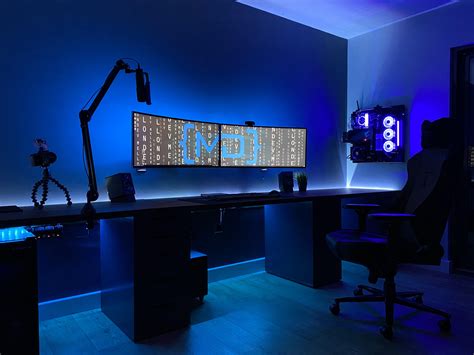 Just finished my minimal home office setup, wall mounted watercooled PC ...