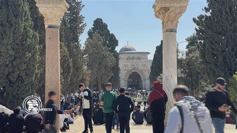 70,000 Palestinians gather to pray at Al-Aqsa Mosque