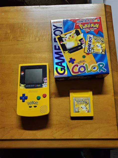 Pokemon Yellow Version & Pikachu Edition Gameboy color - lagoagrio.gob.ec