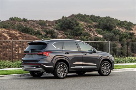 Hyundai Santa Fe Hybrid blends style and efficiency - CNET