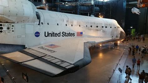 Space shuttle discovery editorial stock image. Image of carrier - 17567294