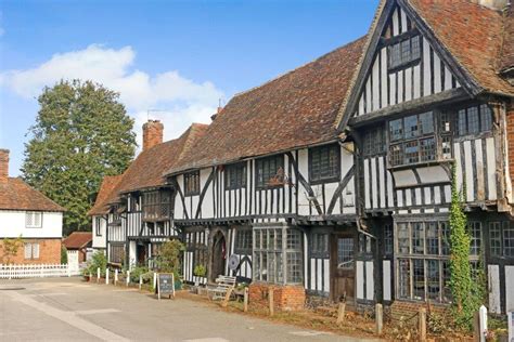 Chilham: An endearing Picture Postcard Village - Graham John