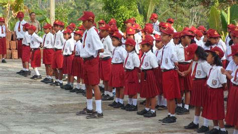 Gambar Upacara Bendera Di Sekolah - IMAGESEE