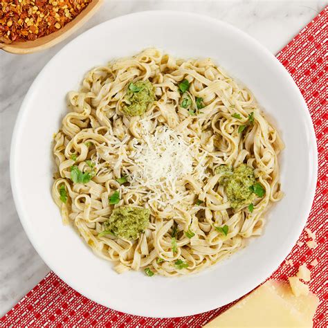 Simple Pesto Fettuccine - Nupasta