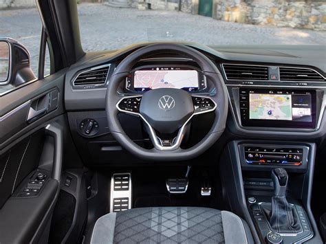 Volkswagen Tiguan Interior & Infotainment | carwow