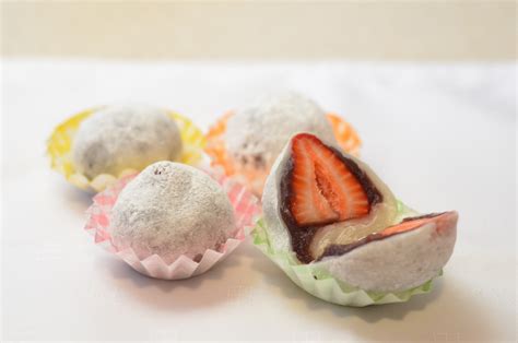 Kitchen Limited: Strawberry Mochi (Ichigo Daifuku)