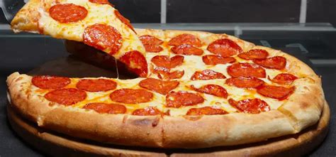 Cheese Pizza Vs Pepperoni Pizza For A Party - The Pizza Calc