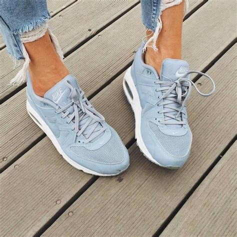 Nike light blue sneakers | Nike gratis schoenen, Gympen vrouwen, Vrouwenschoenen