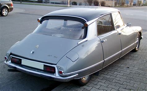 File:Citroen DS rear 20080126.jpg - Wikimedia Commons