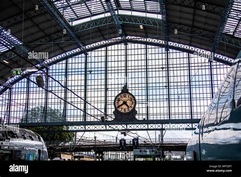 Gare montparnasse train station hi-res stock photography and images - Alamy