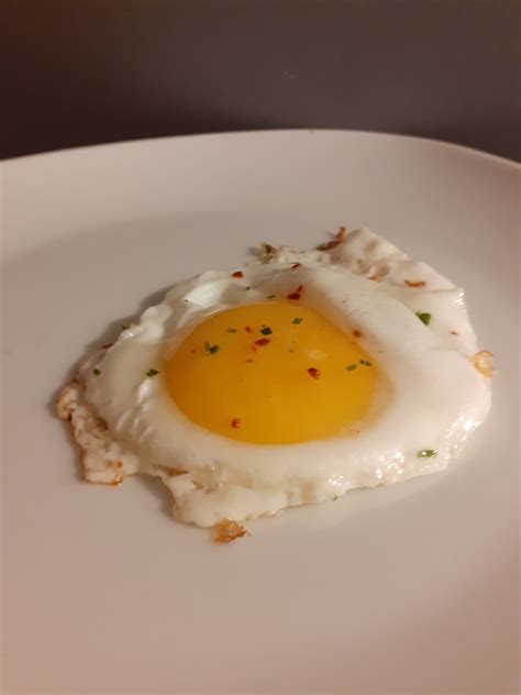 Sunny Side Up Eggs - How to make Aesthetic Looking Eggs- JAHzKitchen