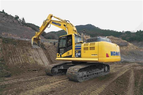 Komatsu launches second-gen PC210LCi-11 semi-auto excavator with improved controls