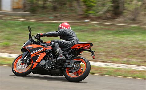 KTM RC 125 First Ride Review - CarandBike