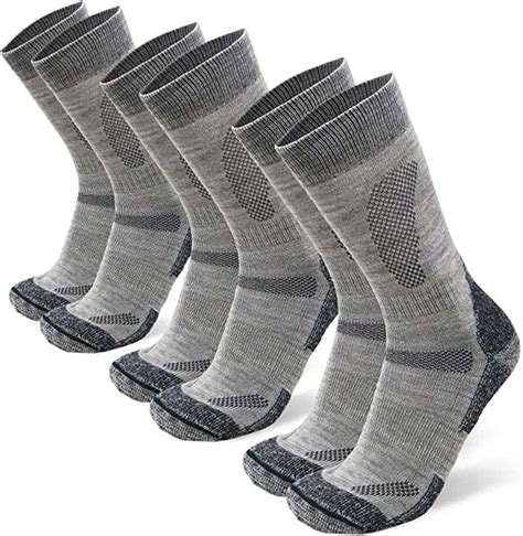 7 Best & Warmest Winter Socks for Men, Women, and Kids to Wear All Day