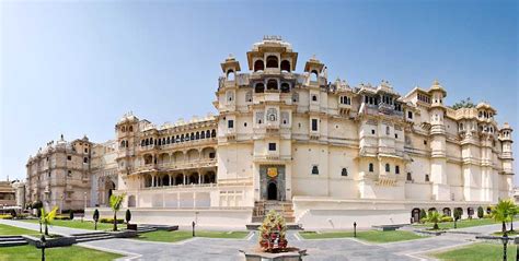 City Palace (Udaipur) Rajasthan | Timings, entry fee, hotel