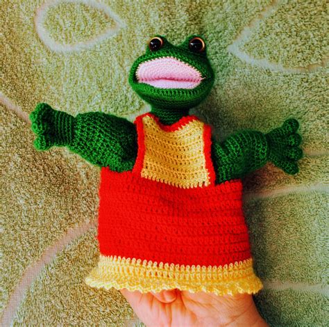 Ella's Crocheted Toys: A Frog hand puppet Crochet Pattern