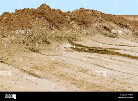 Loamy soil hi-res stock photography and images - Alamy