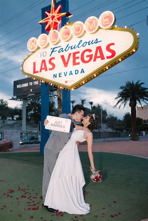 Las Vegas Sign Wedding | Las Vegas Elopement Photographer