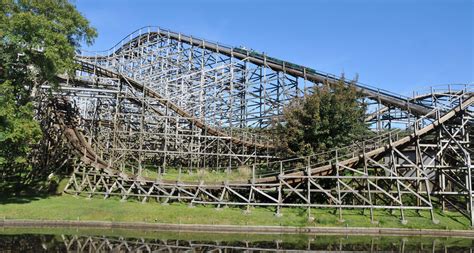 Oakwood’s wooden roller coaster shared over social media for “shaking” - Herald.Wales