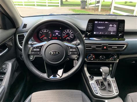 2025 Kia Seltos: 145 Interior Photos | U.S. News