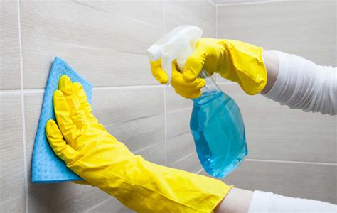 Removing Hard Water Stains from Tiles: 4 Effective Methods