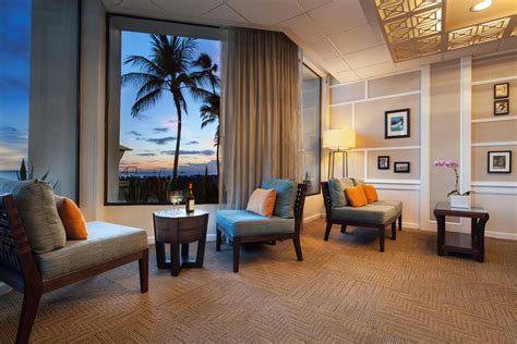 Oahu Hotels | Moana Surfrider | Beach Club Rooms